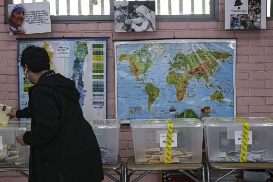 Χιλή: Μπροστά η Αριστερά για την ανάδειξη Συντακτικής Συνέλευσης
