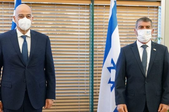 Μεσοβέζικη παρέμβαση από Δένδια