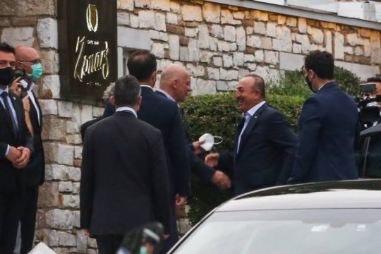 Ανεπίσημο δείπνο Δένδια στον Τσαβούσογλου