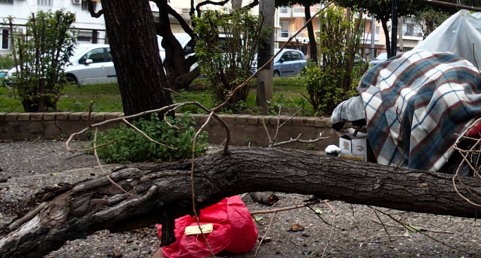 Καταστροφές σε σπίτια και μαγαζιά από την κακοκαιρία στη Λέσβο