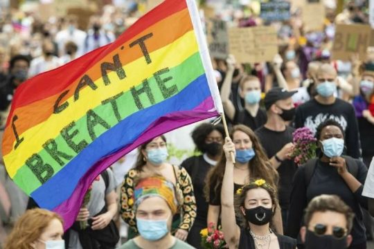 «Ολοι γεννιούνται ελεύθεροι και ίσοι στην αξιοπρέπεια»