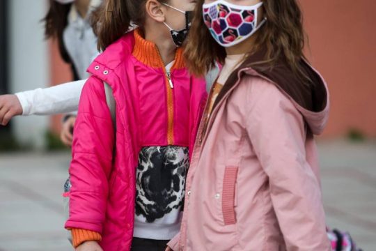 Σε αργία ο δάσκαλος με τα ανάρμοστα μηνύματα σε 10χρονες μαθήτριες