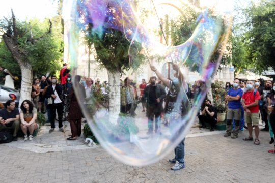 Το θέατρο «Εμπρός» γύρισε ξανά στον κόσμο του [βίντεο]