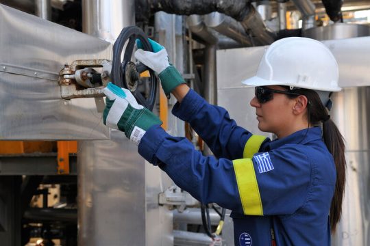 Τυπική υπεράσπιση της εκχώρησης του μάνατζμεντ των ΕΛΠΕ