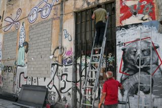 Θέατρο του παραλόγου με το Θέατρο «Εμπρός»