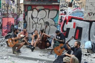 Tα κτίρια ανήκουν σε όσους στεγάζουν μέσα τα όνειρά τους