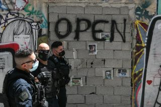 Η ατυχία, το χέσιμο και οι τσιμεντόλιθοι