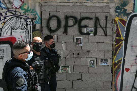 Η ατυχία, το χέσιμο και οι τσιμεντόλιθοι