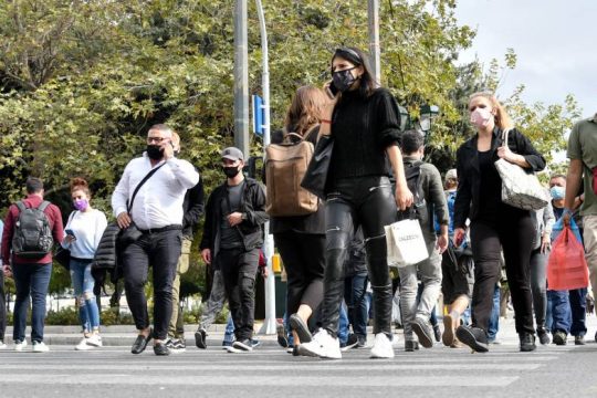 «Επικίνδυνο το άνοιγμα χωρίς οποιαδήποτε προδιαγραφή, ο κορονοϊός θα “ξαναδαγκώσει”»