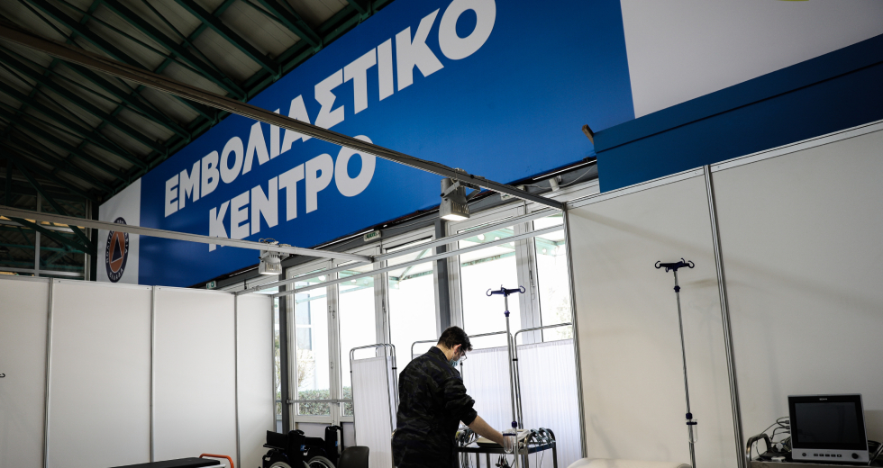 Με επίθεση κατά ΣΥΡΙΖΑ προσπαθούν να αποπροσανατολίσουν για τους εμβολιασμούς