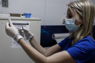 «Κενά στον εμβολιασμό των υπερηλίκων»