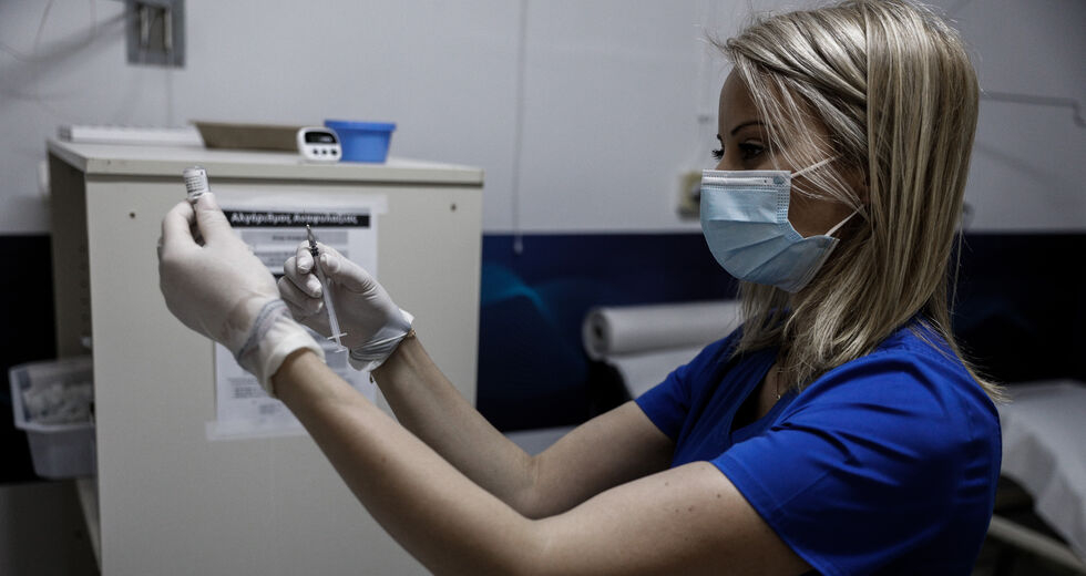Διαθέσιμα όλα τα εμβόλια για τους άνω των 30 – Με Johnson & Johnson και οι 18-29 ετών