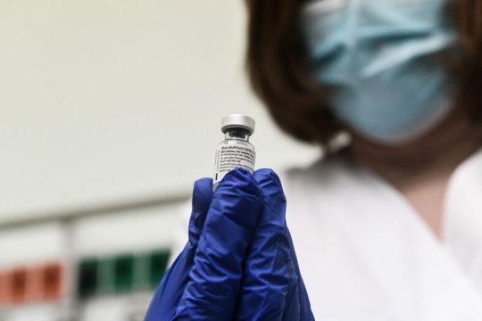 Χορήγηση μιας δόσης εμβολίου σε όσους έχουν νοσήσει και αναρρώσει