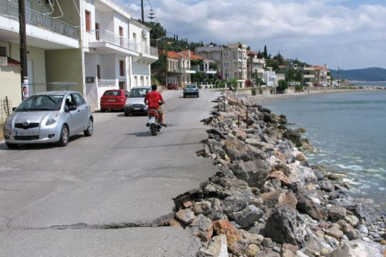 Επικίνδυνη διάβρωση των ελληνικών ακτογραμμών «βλέπει» ευρωπαϊκή μελέτη