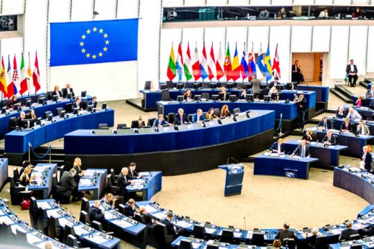 ΚΚΕ: Εμβόλια και φάρμακα δικαίωμα κι όχι εμπόρευμα