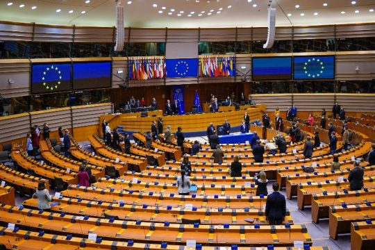 Στην Κομισιόν φέρνει το ΚΚΕ το αντεργατικό νομοσχέδιο Χατζηδάκη