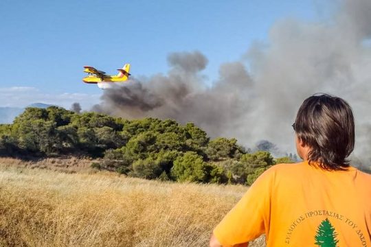 Υπό έλεγχο η φωτιά στο Καλαμάκι – Λαχτάρισαν και στη Μακρακώμη