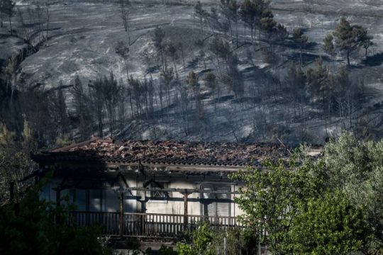 Βελτίωση της εικόνας στα πύρινα μέτωπα – Στάχτη πάνω από 70.000 στρέμματα