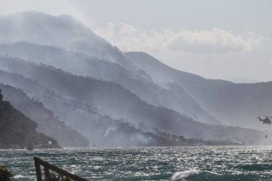 Τεράστια η καταστροφή, καλύτερη η εικόνα από τη φωτιά στα Γεράνεια Όρη