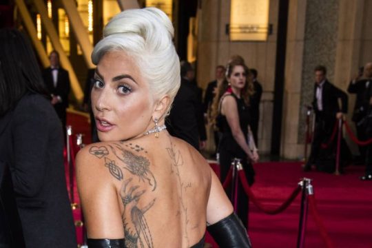 Η Lady Gaga προκαλεί… ημικρανία στην Ε.Ε.