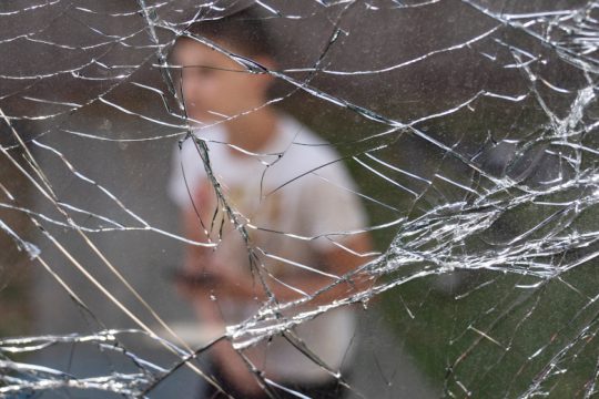 Υπό συζήτηση η κατάπαυση πυρός, μέσα από «βροχή» επιδρομών και ρουκετών