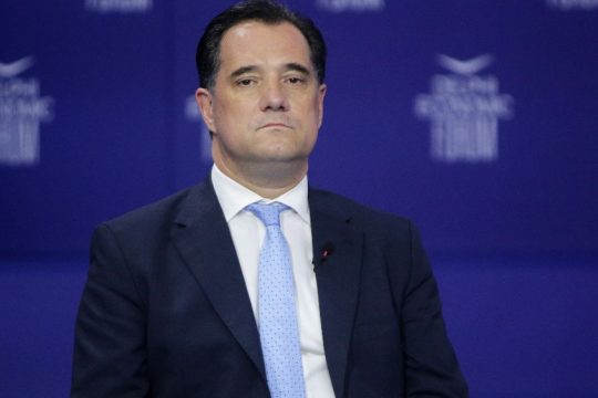 Τρίβει τα χέρια του ο Άδωνις μετά την απόφαση του ΣτΕ για το Ελληνικό