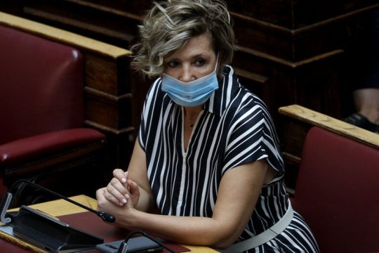 Πειθαρχικά μέτρα κατά Γ. Λοβέρδου ζητά η Ολ. Γεροβασίλη από τον πρόεδρο της Βουλής