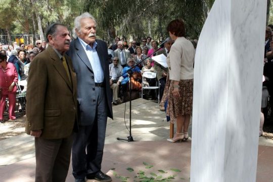 Πριν 80 χρόνια δύο νέα παιδιά κατέβασαν τη σημαία του Γ’ Ράιχ απ’ την Ακρόπολη