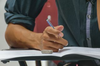 Φιάσκο οι πρώτες εξετάσεις για την απόκτηση ιθαγένειας