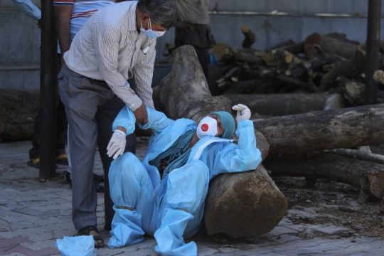 Τρίτη στους νεκρούς παγκοσμίως η Ινδία, που πλησιάζει τα 20 εκατ. κρούσματα 