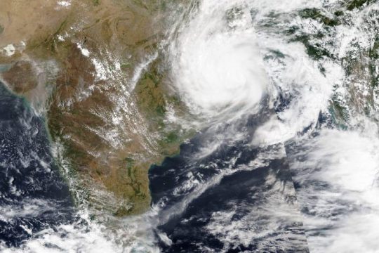 Η υπερθέρμανση του Ινδικού φέρνει περισσότερους και χειρότερους κυκλώνες