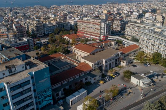 Δικογραφία για μπάζα και παλιά στρώματα σε βιότοπο