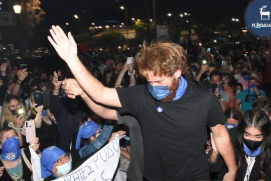 Θριαμβευτής Τζέιμς Καφετζής