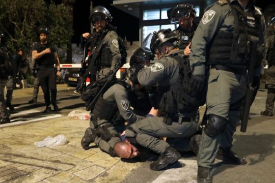 Κλιμακώνεται η ένταση στην Ανατολική Ιερουσαλήμ – Πορεία εκατοντάδων Παλαιστινίων