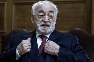 Γκρέμισε το «γαλάζιο» αφήγημα ο εργολάβος