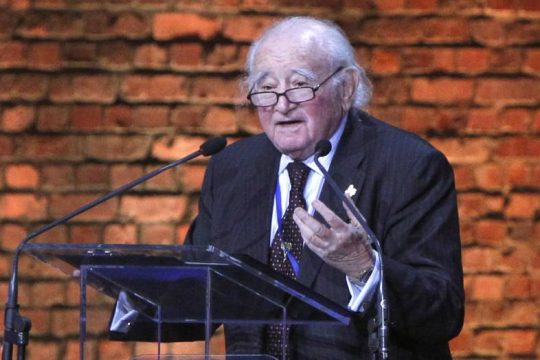 Πέθανε ο Ρόμαν Κεντ, ο πρόεδρος της Διεθνούς Επιτροπής του Άουσβιτς