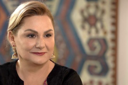 Η Ρέα Βιτάλη βάζει τέλος στην «αλλαξοκωλιά πολιτικής – Τύπου»