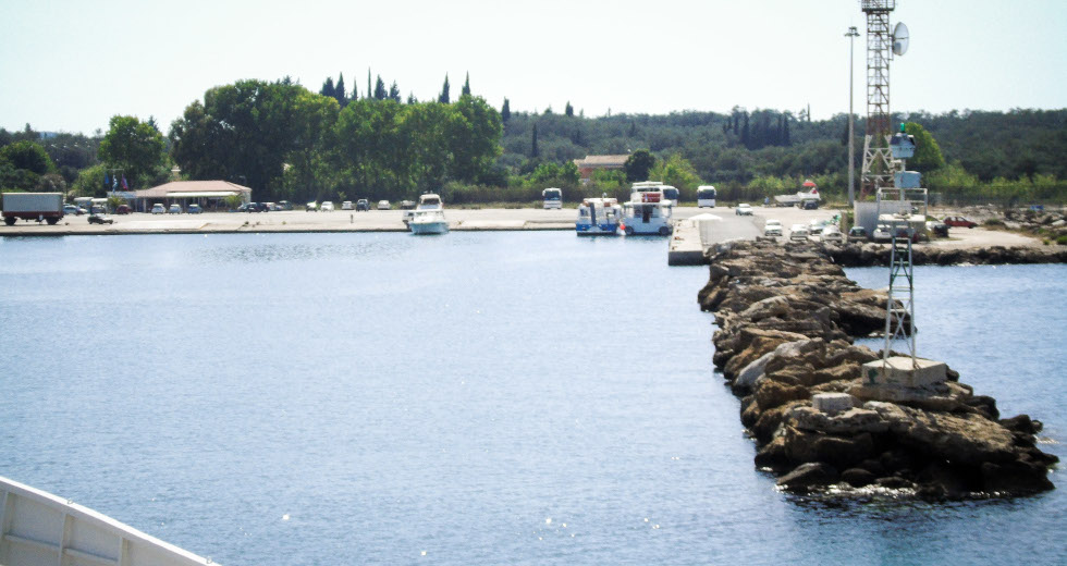Θαλάσσια ρύπανση μέσα στο λιμάνι της Κέρκυρας