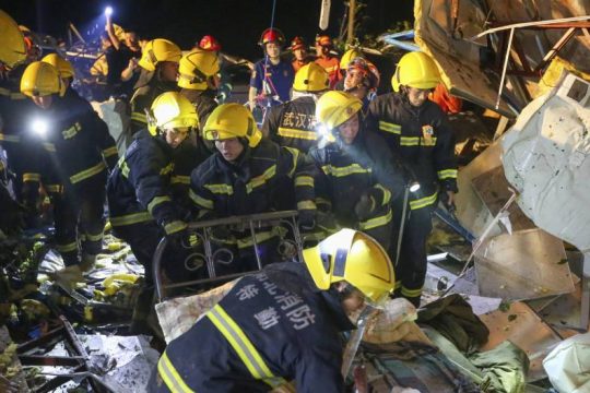 Δέκα νεκροί και εκατοντάδες τραυματίες στο πέρασμα ανεμοστρόβιλων στην Κίνα
