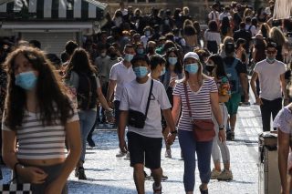 Ανησυχία για τη χαλάρωση απέναντι στην πανδημία