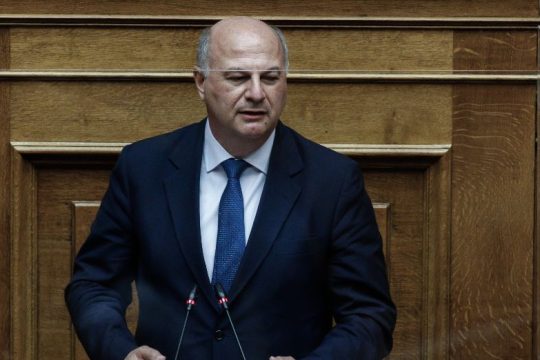 Παραβιάζει συνθήκες