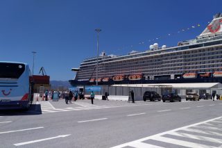 Προσγειώθηκαν και… σαλπάρουν οι πρώτοι τουρίστες στην Κρήτη