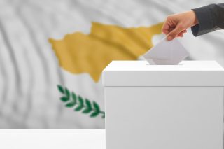 Βουλευτικές στη σκιά της διαφθοράς