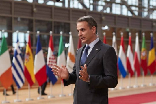 Κουτοπόνηρες αλχημείες του πρωθυπουργού και με τα εμβόλια