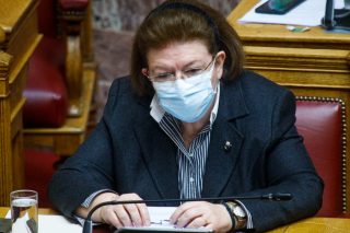 Μενδώνη για τραυματισμό γλυπτού: «Ενα ακόμα fake news για την Ακρόπολη»