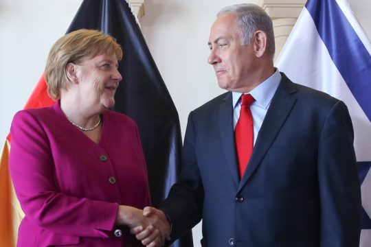 Η Ε.Ε. συσκέπτεται, η Μέρκελ αναφανδόν υπέρ του Ισραήλ