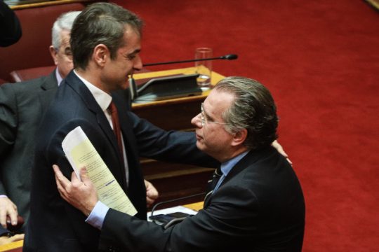 Αυγή: Προσέλαβαν τη γυναίκα του Γιώργου Κουμουτσάκου στη Βουλή