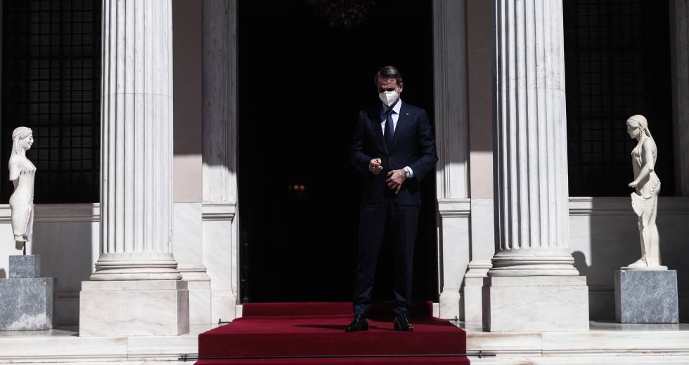 Ο Μητσοτάκης στην παράσταση των τετραπόδων ζώων