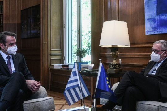 Επιχείρηση ωραιοποίησης της κατάστασης από Μητσοτάκη στη συνάντηση με Ρέγκλινγκ