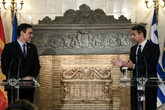 Μητσοτάκης-Σάντσεθ απορρίπτουν τις προκλήσεις της Άγκυρας σε Αιγαίο και Μεσόγειο